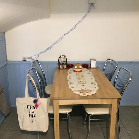 Petite Maison Bleue *